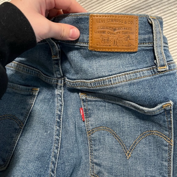 LEVI’S ripped jean - Picture 2 of 3